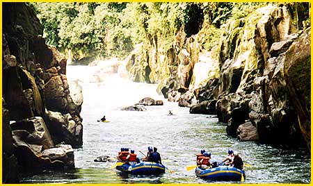 Rafting Tours in Ecuador, photo taken for Rios Ecuador & Yacu amu rafting specialized tour operator